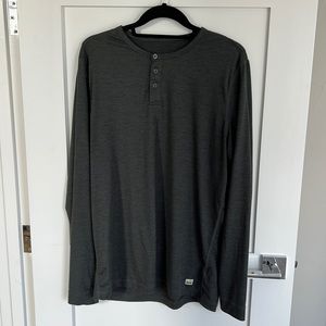 Vuori Men’s Long Sleeve - Size L